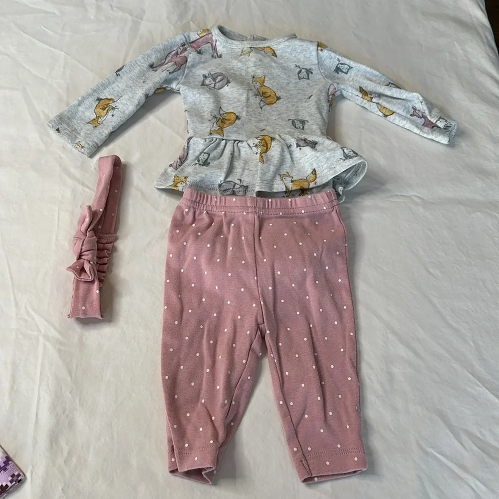 Carter’s bundle of 3 baby girl outfits. All long sleeve and in GREAT CONDITION.